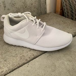 White Nike Rosches | mint condition
